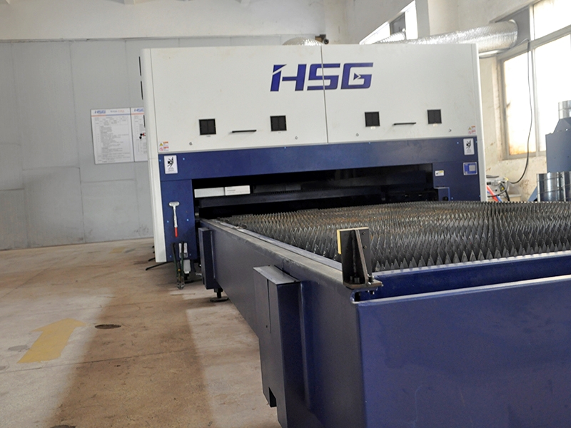 Laser cutting machine